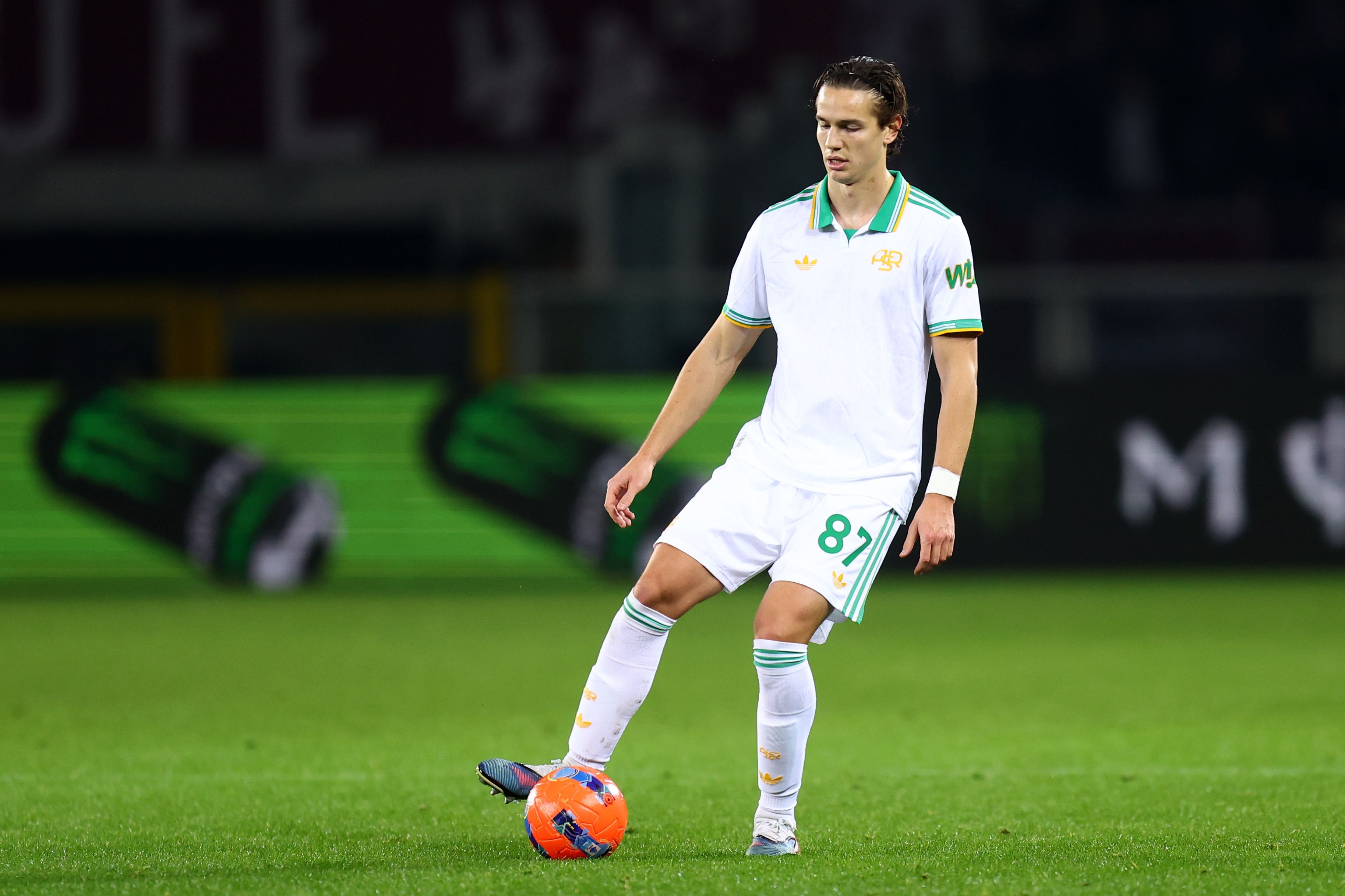 斯基拉：罗马决定留下吉拉迪，并且不再计划签下新中卫