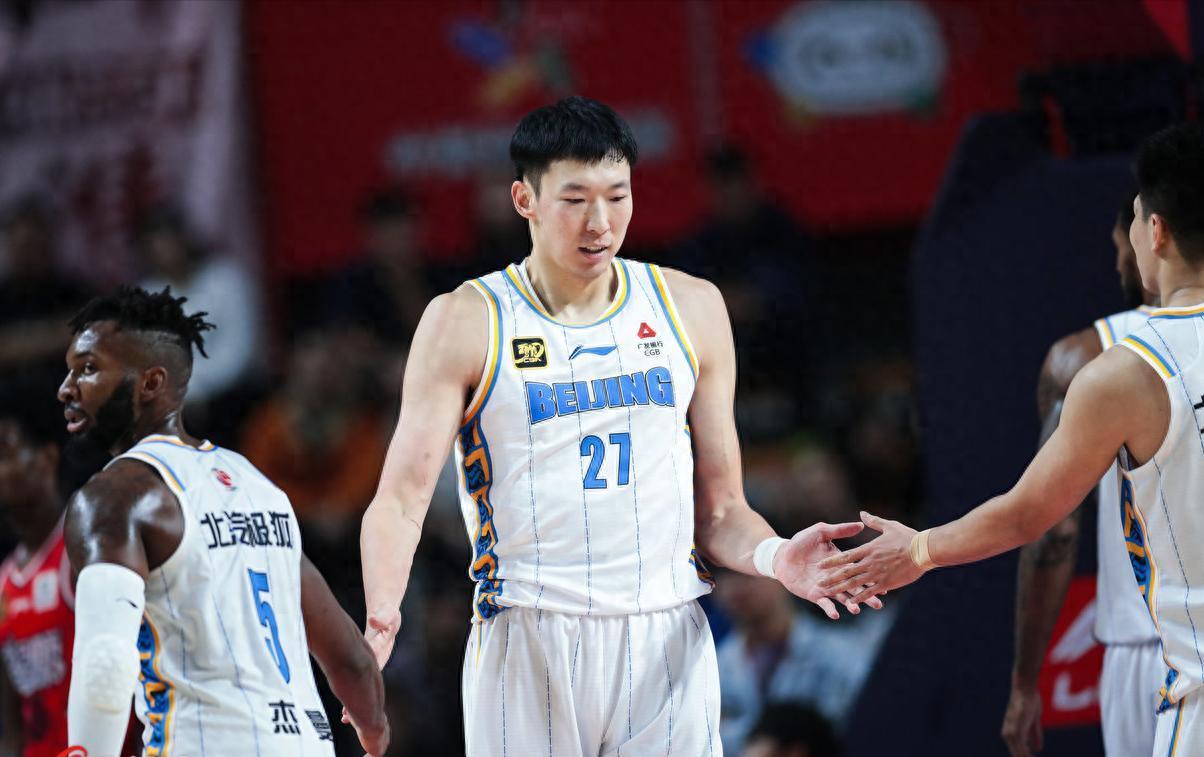 星空体育-杜锋尴尬！两弟子进国家队，2米26中锋不靠他，郭士强照顾老东家