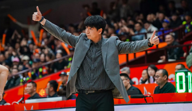 星空体育官方入口-山东男篮拒绝输球！全力淘汰浙江队，琼斯上演首秀，央视直播